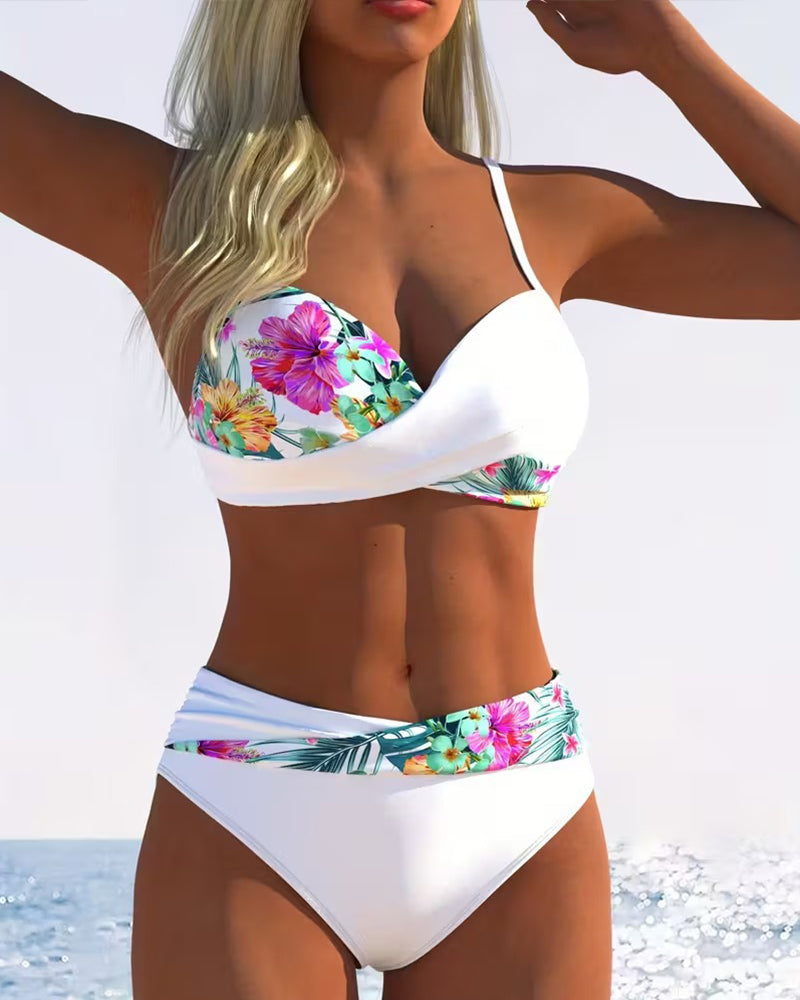Bikini, top ve stylu braletky, kontrastní potisk